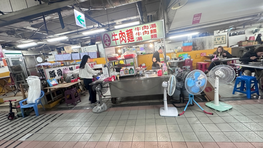 【基隆A+牛肉麵】隱藏在基隆成功市場 B1 的&nbsp;A+牛肉麵，真的強到讓我想跪著吃！