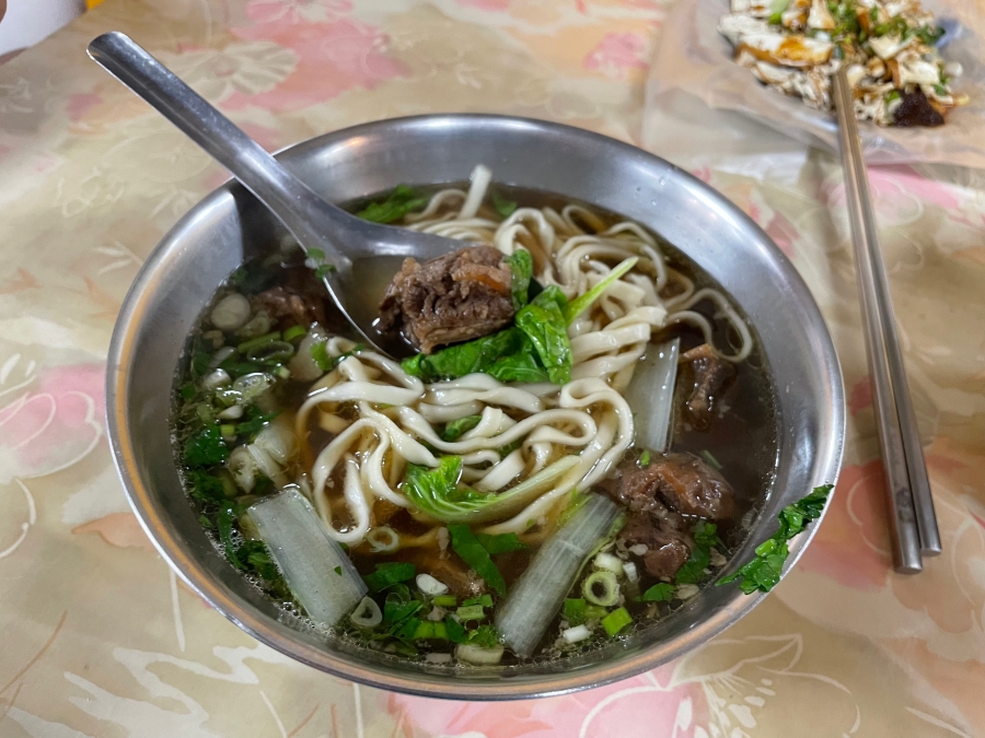 【基隆A+牛肉麵】隱藏在基隆成功市場 B1 的 A+牛肉麵,真的強到讓我想跪著吃! 2 【基隆A+牛肉麵】隱藏在基隆成功市場 B1 的 A+牛肉麵,真的強到讓我想跪著吃!