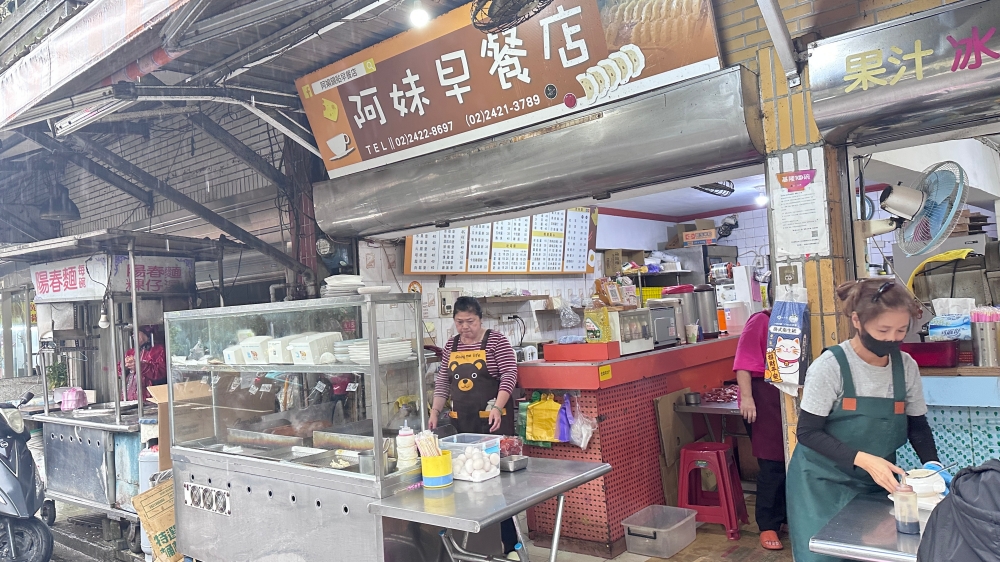 【三坑鍋貼】你想看這顆「金磚」噴汁的特寫照嗎？