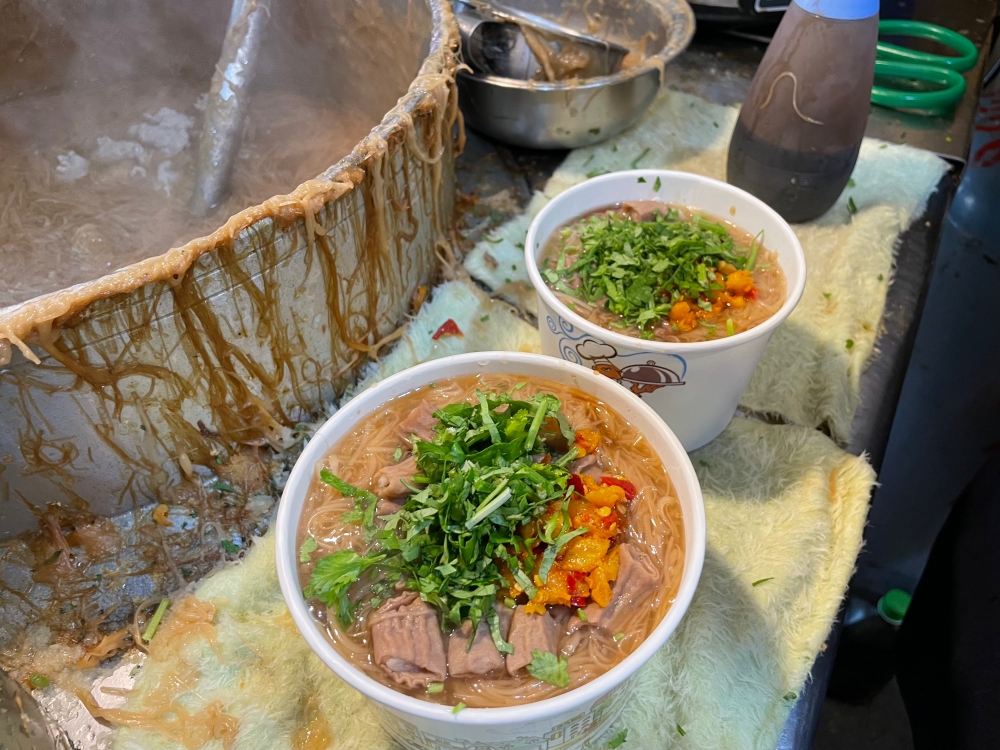 【淓麵線】不准晚起,不准停路邊,不准忘了加辣,如果你想睡到自然醒再過來?抱歉,你只能對著鐵門流淚! 5 【淓麵線】不准晚起,不准停路邊,不准忘了加辣,如果你想睡到自然醒再過來?抱歉,你只能對著鐵門流淚!