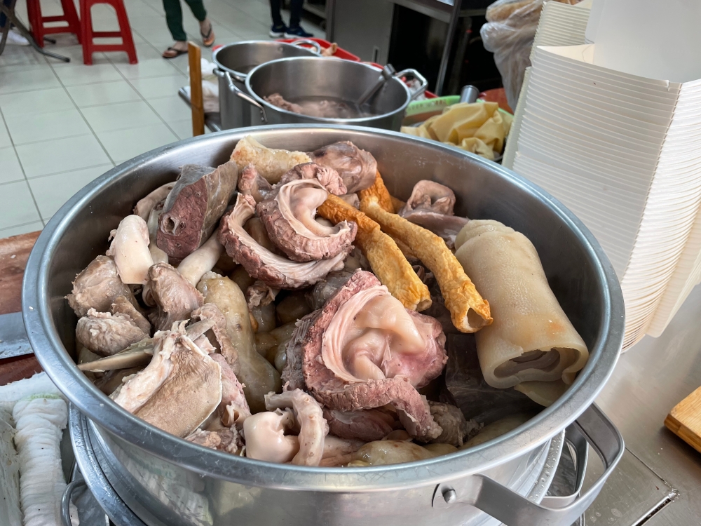 【基隆 孝三 大腸圈】天。哪。我。要。瘋。了!! 不排隊會後悔八輩子,吃了會想把老闆領養回家的神店! 2 【基隆 孝三 大腸圈】天。哪。我。要。瘋。了!! 不排隊會後悔八輩子,吃了會想把老闆領養回家的神店!