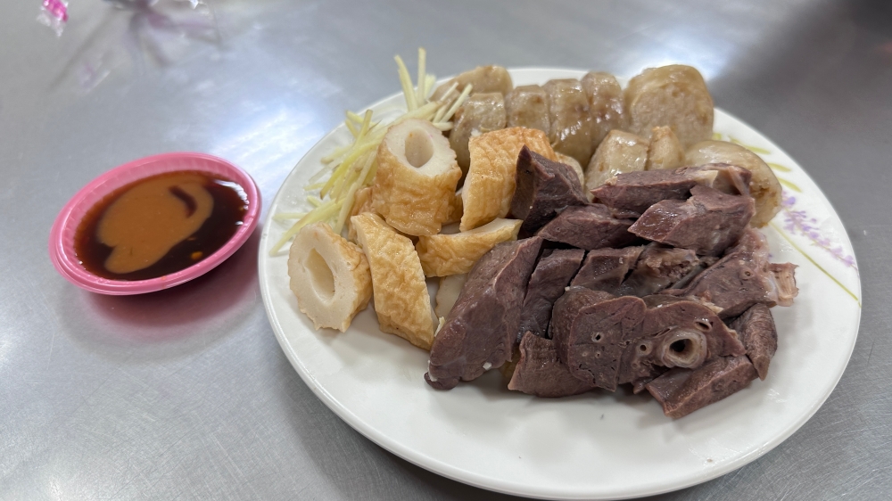 【基隆 孝三 大腸圈】天。哪。我。要。瘋。了!! 不排隊會後悔八輩子,吃了會想把老闆領養回家的神店! 3 【基隆 孝三 大腸圈】天。哪。我。要。瘋。了!! 不排隊會後悔八輩子,吃了會想把老闆領養回家的神店!